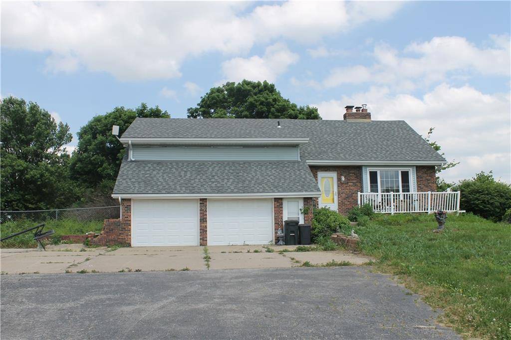 25770 Tonganoxie DR, Leavenworth, KS 66048