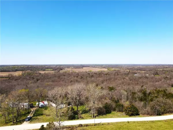 Centerview, MO 64019,658 NW 871st RD