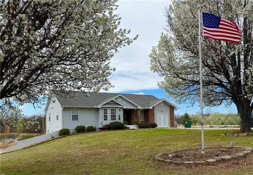 3270 S 501 RD, El Dorado Springs, MO 64744