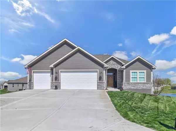 1112 SW Hawthorne CIR, Oak Grove, MO 64075