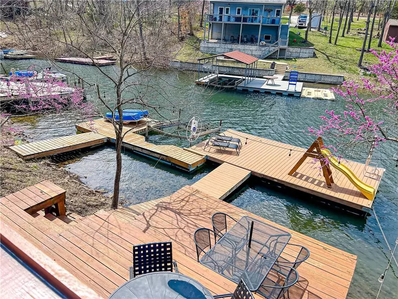 225 E SugarLake DR, Mound City, KS 66056