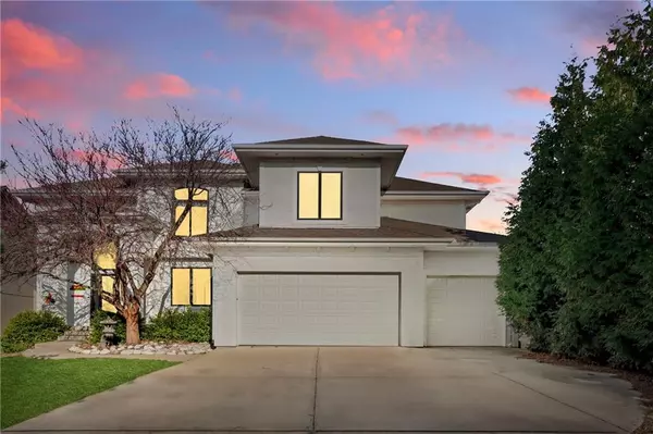 11273 S LAKECREST DR, Olathe, KS 66061