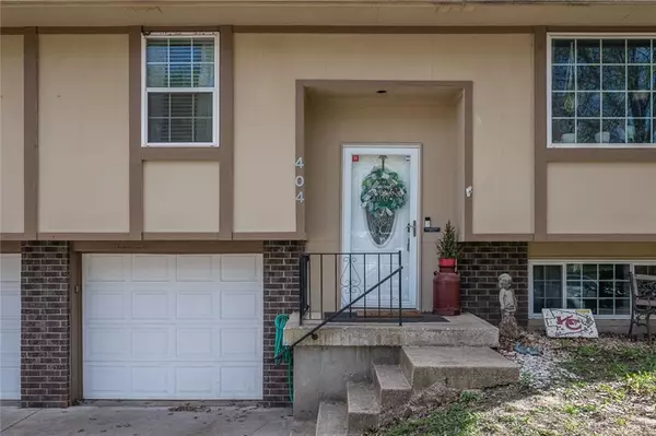 Blue Springs, MO 64015,404 SE Sandstone DR