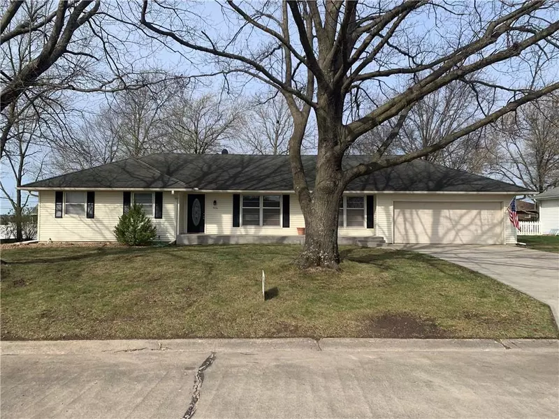 906 Summit ST, Chillicothe, MO 64601