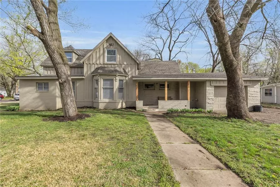 633 S Willow ST, Ottawa, KS 66067