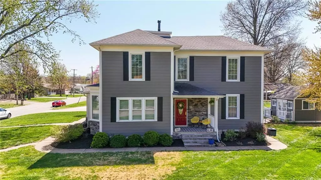 1104 W 7th ST, Ottawa, KS 66067