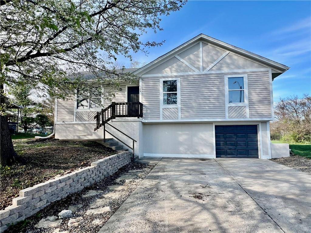 508 Willow ST, Peculiar, MO 64078