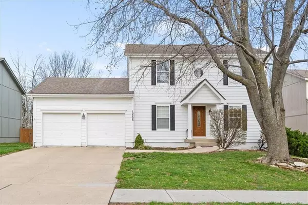 15308 S Bradley DR, Olathe, KS 66062