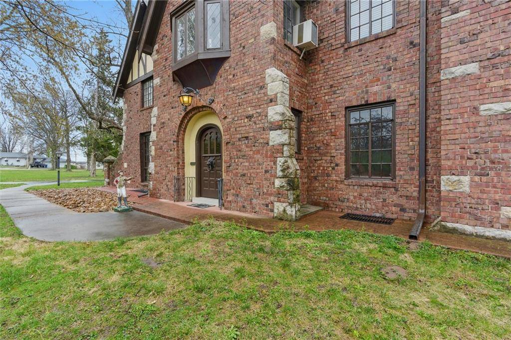 Excelsior Springs, MO 64024,8 Orchard PL