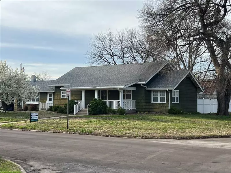 304 N Buckeye ST, Iola, KS 66749