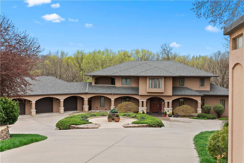 2905 SW 19th ST, Blue Springs, MO 64015