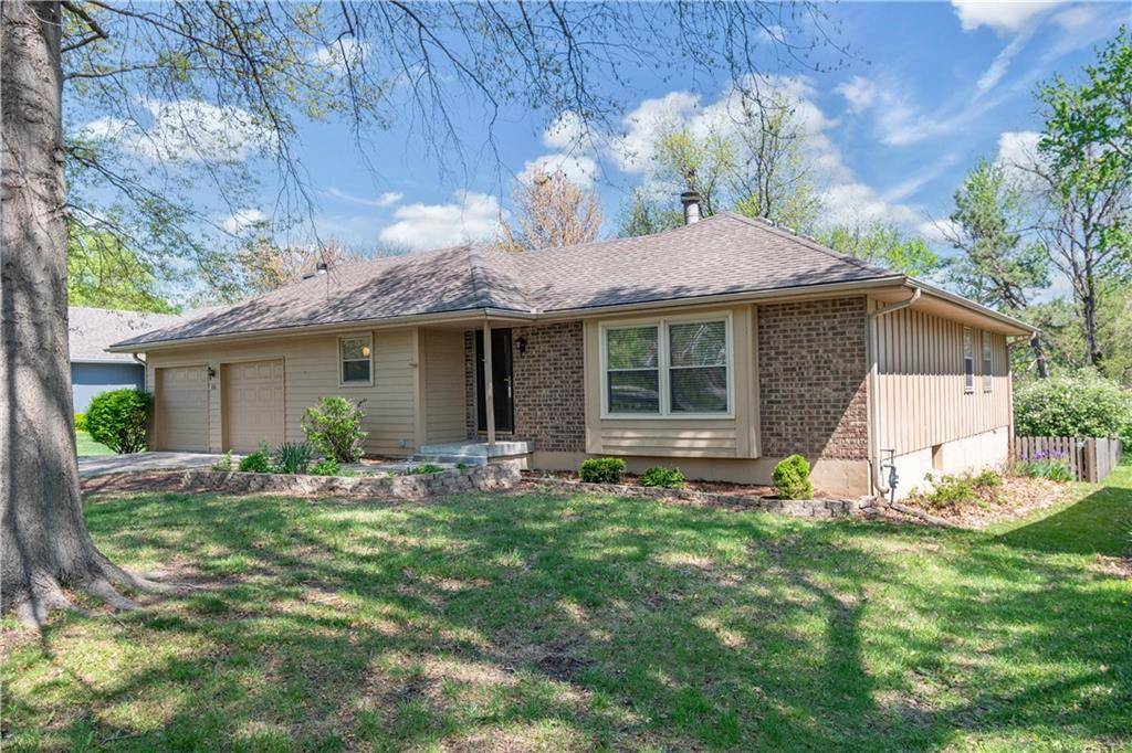 616 NE Thames DR, Lee's Summit, MO 64086