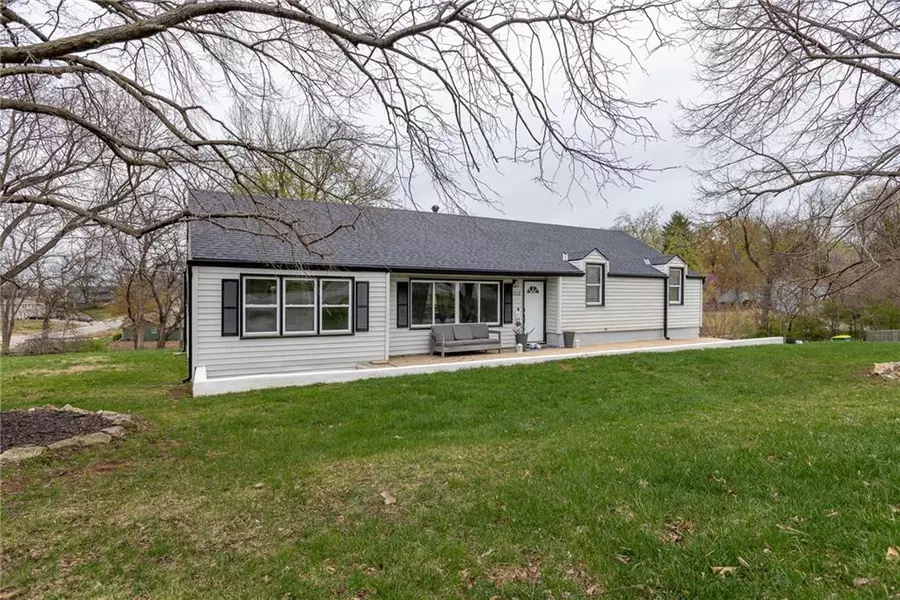 302 NW 54th TER, Gladstone, MO 64118