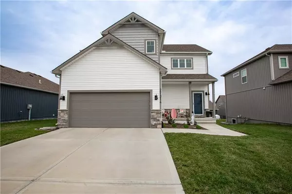 27314 E Cedar Grove DR, Lee's Summit, MO 64086