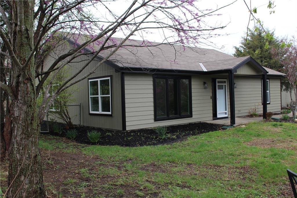 Mclouth, KS 66054,5183 Cherokee LN