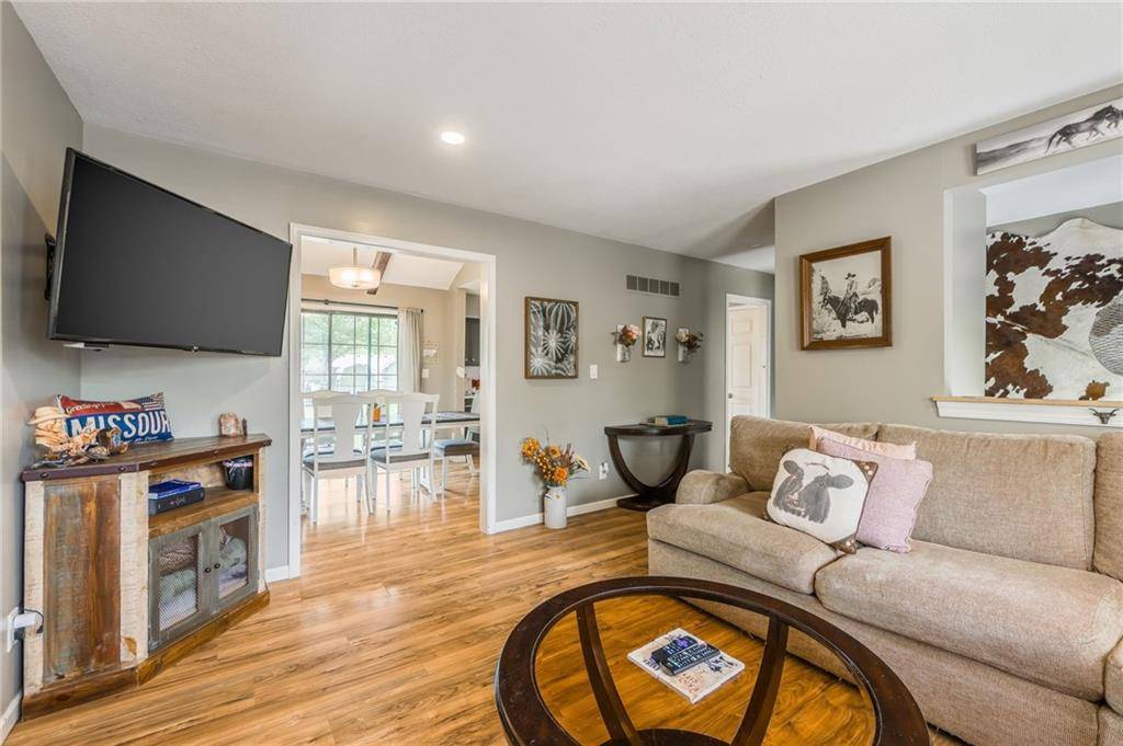 Liberty, MO 64068,1039 Essex ST