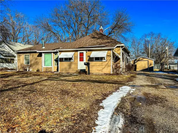 617 N Sycamore ST, Ottawa, KS 66078
