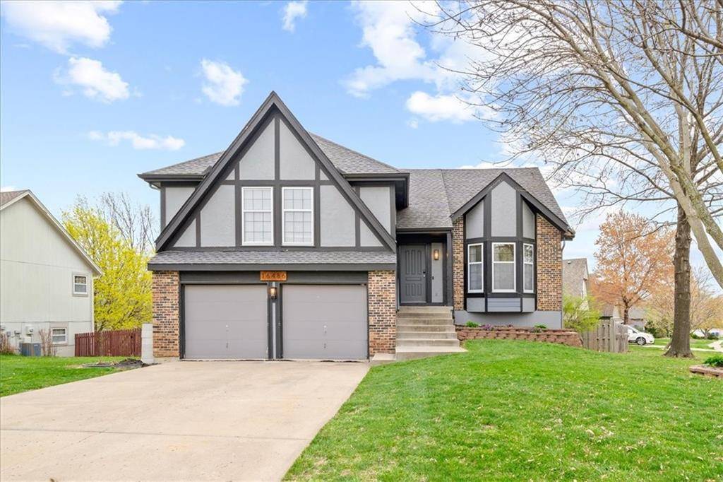 16486 W 132nd CT, Olathe, KS 66062