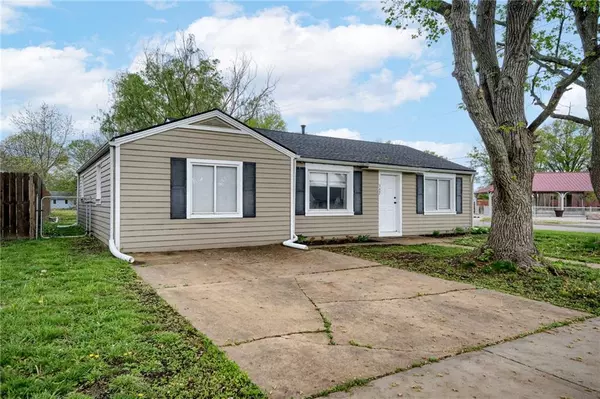 302 S Washington ST, Raymore, MO 64083