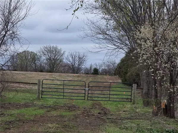 Paola, KS 66071,00000 Lookout RD
