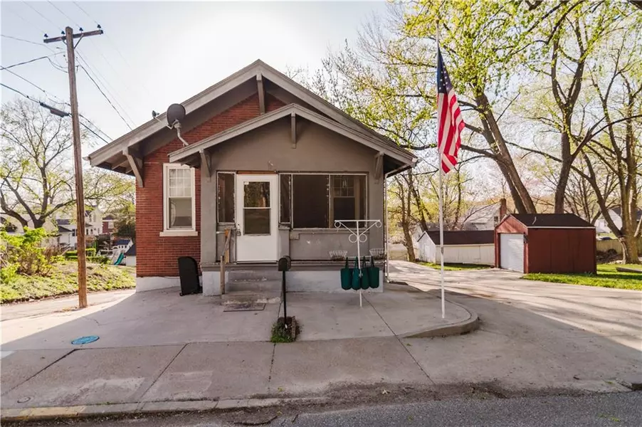 811 N 6th ST, Atchison, KS 66002