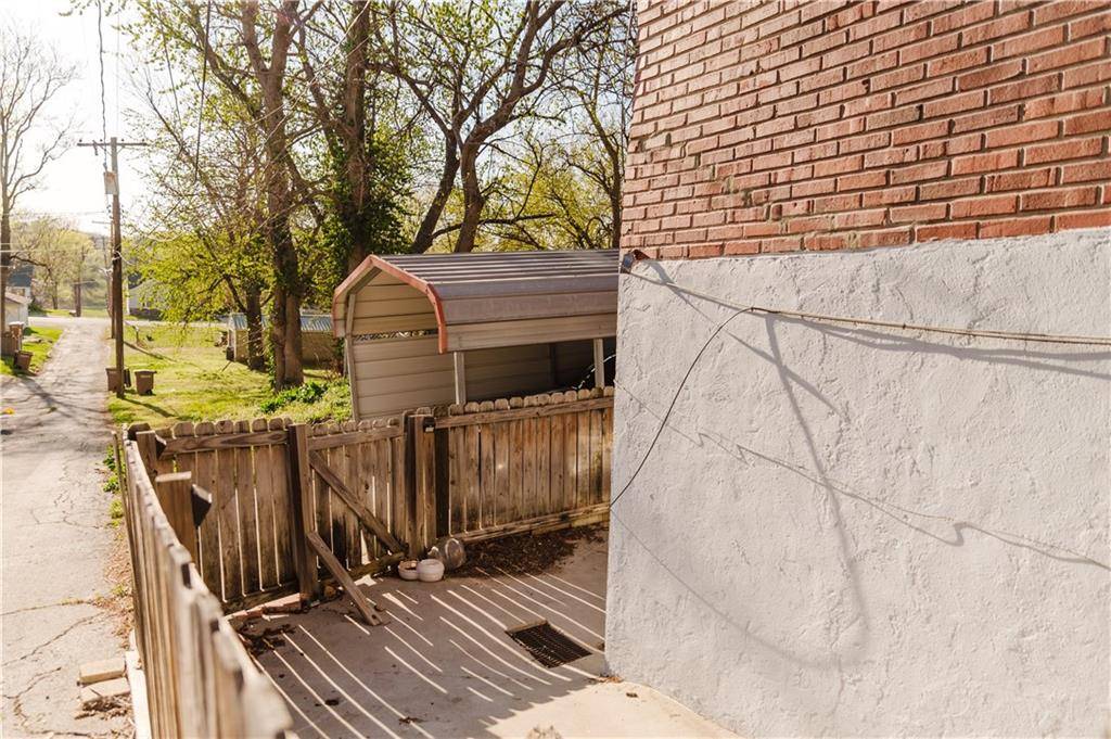 Atchison, KS 66002,811 N 6th ST