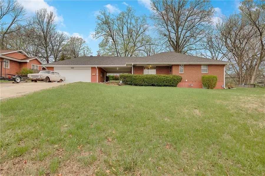 2520 Topping AVE, Kansas City, MO 64129