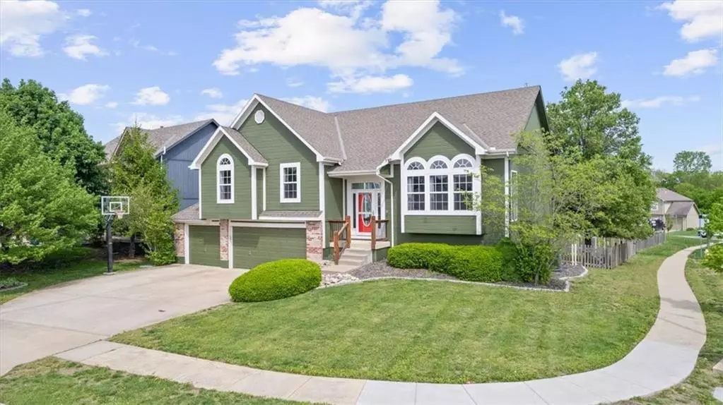 2357 SW Current CT, Lee's Summit, MO 64082