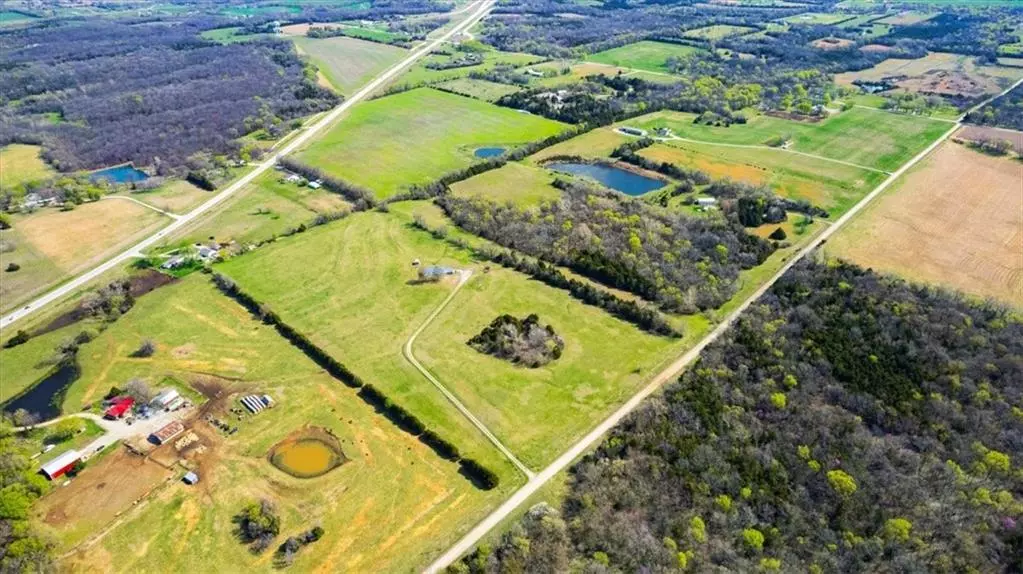 34480 W 379th ST, Osawatomie, KS 66064