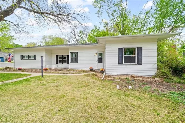 4401 N Holmes ST, Kansas City, MO 64116