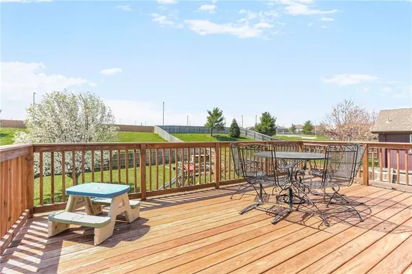 9204 N Mulberry AVE Kansas City, MO 64155