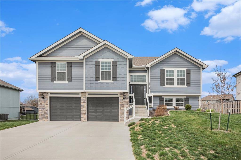1702 Cottonwood Creek AVE, Kearney, MO 64060