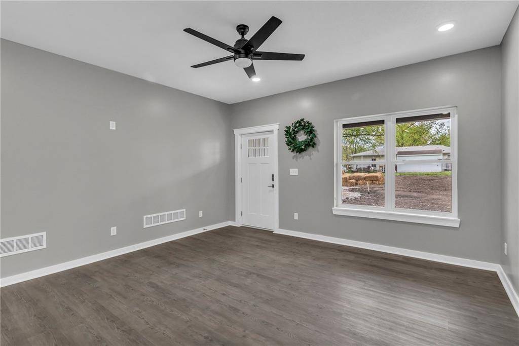 Hamilton, MO 64644,511 W Mcgaughy ST
