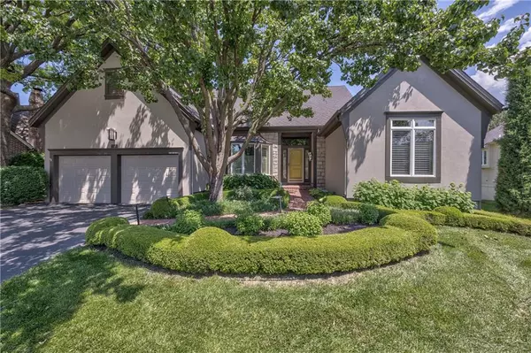 5400 W 97 CIR #W, Overland Park, KS 66207