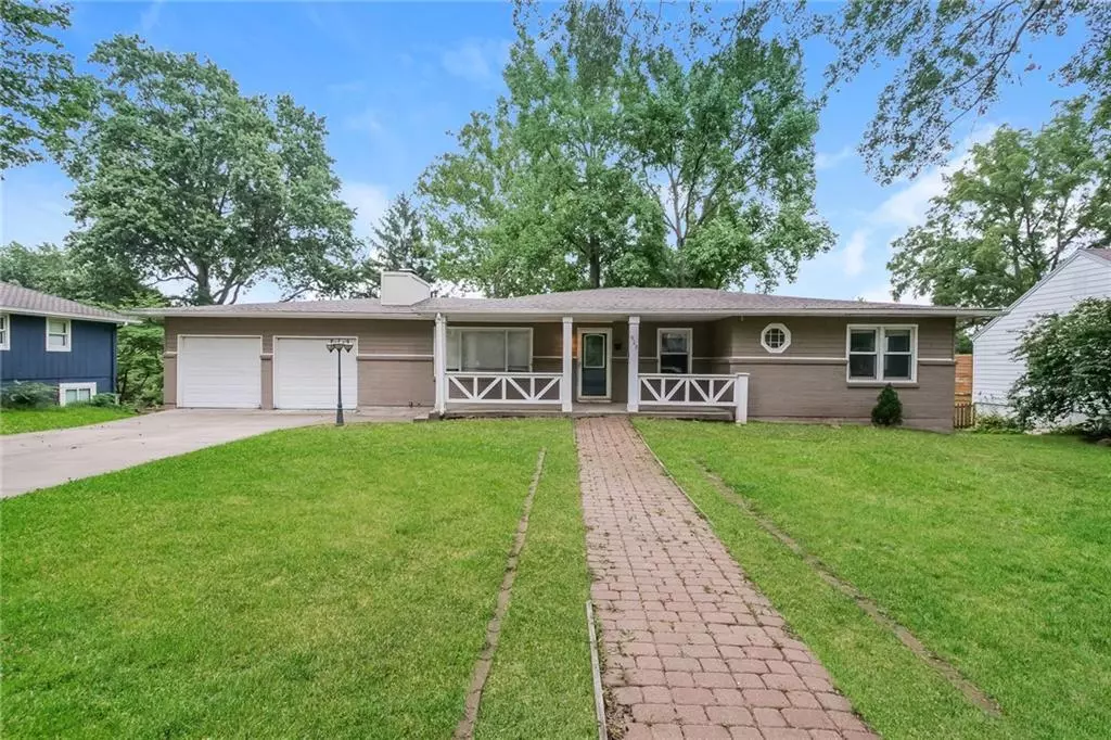 Liberty, MO 64068,913 Ridgeway DR