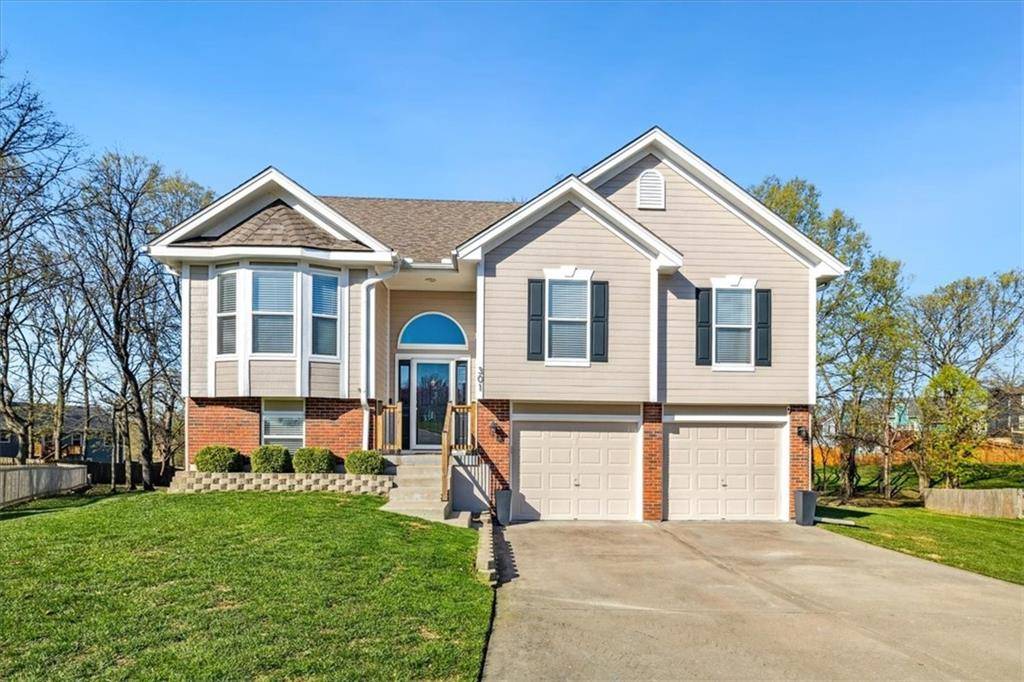 Smithville, MO 64089,301 Amesbury DR