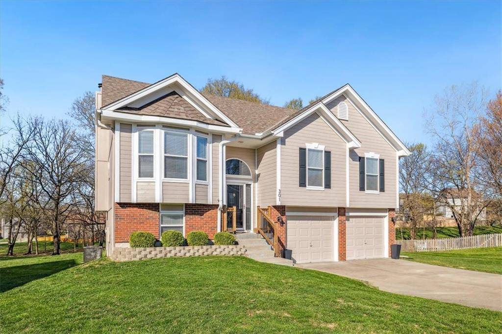 Smithville, MO 64089,301 Amesbury DR