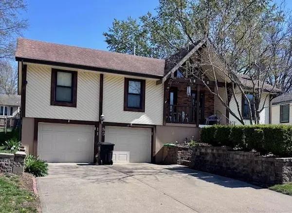 1815 N Lazy Branch RD, Independence, MO 64058