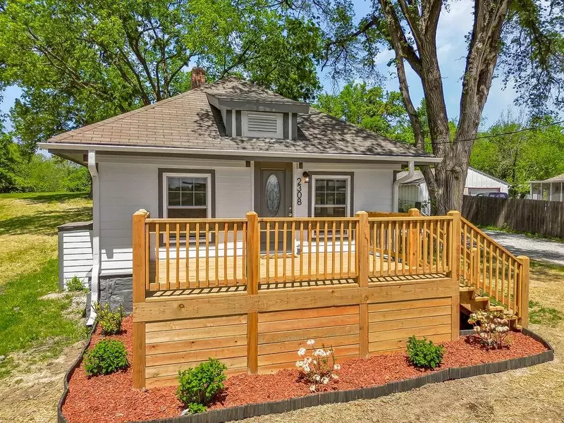 2308 NW 53rd TER, Kansas City, MO 64151