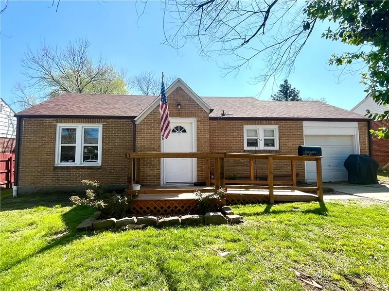 1130 N Cedar ST, Nevada, MO 64772