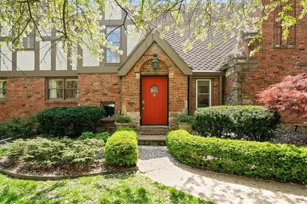 1015 Huntington RD, Kansas City, MO 64113