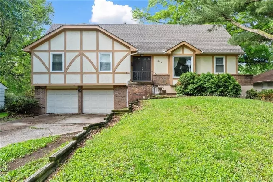 609 E 89th ST, Kansas City, MO 64131