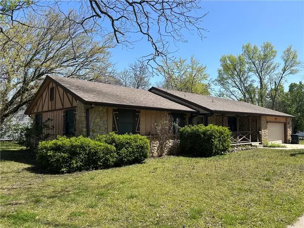 624 N 15th ST, Independence, KS 67301