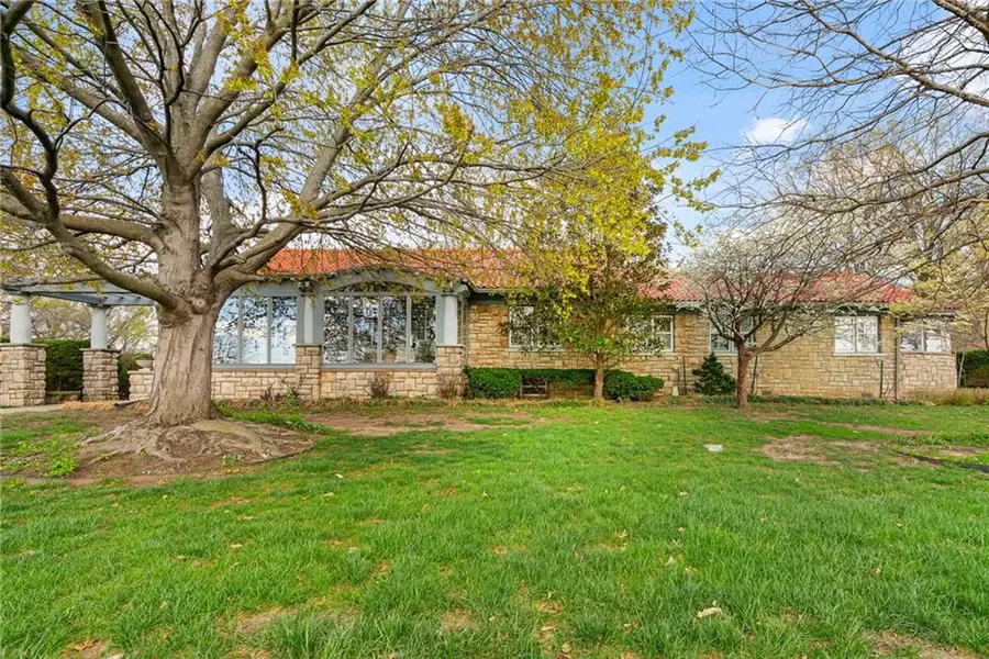 6721 Santa Fe DR, Overland Park, KS 66204