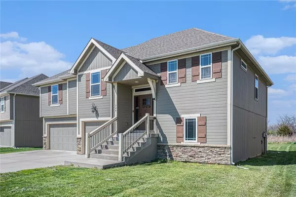 Smithville, MO 64089,704 Walnut DR