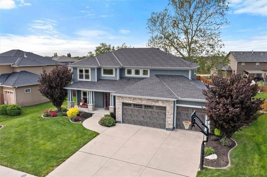 27906 E Foxberry TRL, Lee's Summit, MO 64086