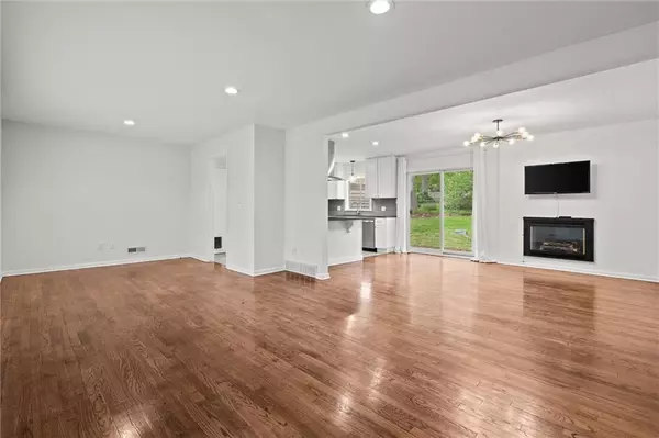 Kansas City, MO 64114,108 E 109th TER