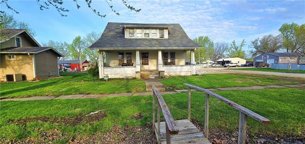 Bronson, KS 66716,812 Clay ST