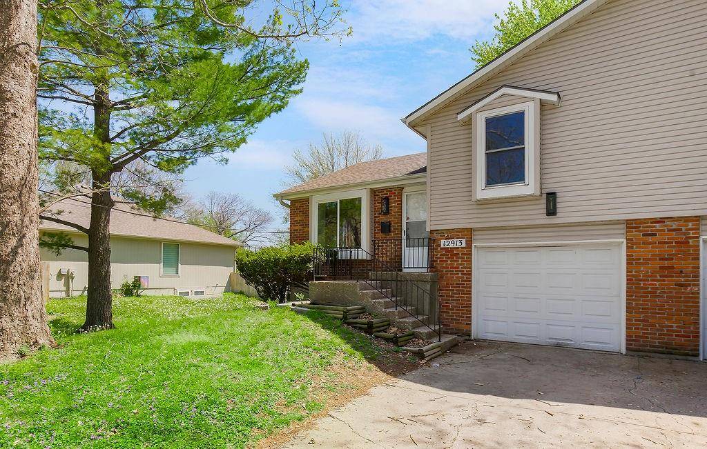 Lenexa, KS 66215,12913-12915 W 92nd PL