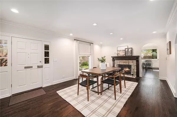 Fairway, KS 66205,5528 Suwanee RD